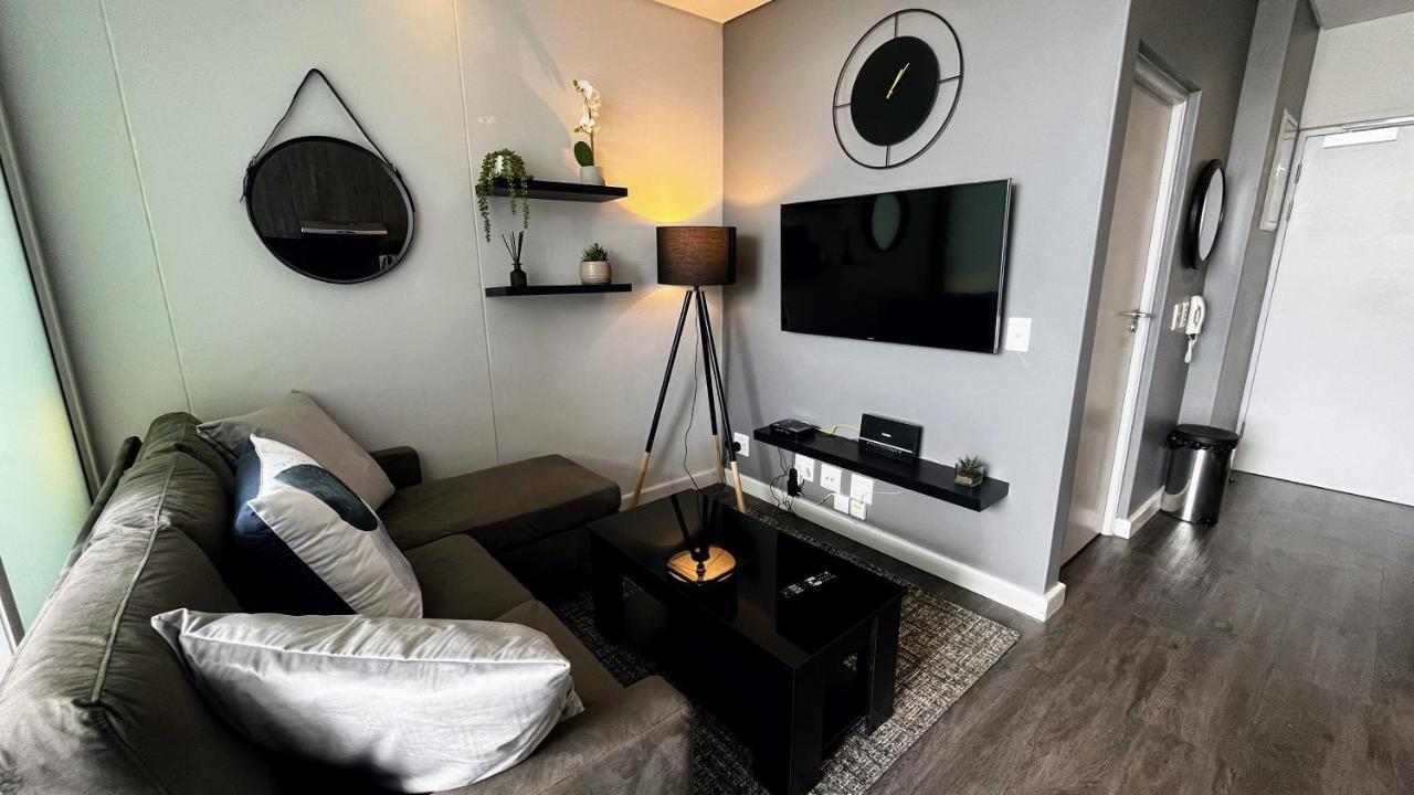 Modern Luxury Studio With Breathtaking City Views - No Load Shedding Cidade Do Cabo Exterior foto